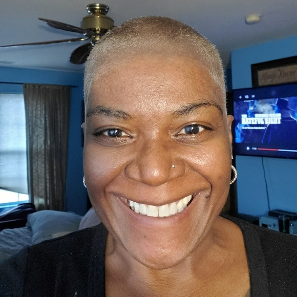 Meet your Posher, Cynthia - Picture 1 of 1